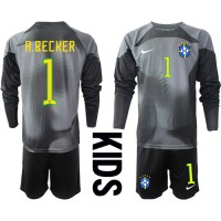 Brasilien Alisson Becker #1 Målmand Hjemme Trøje Børn VM 2022 Langærmet (+ Korte bukser)